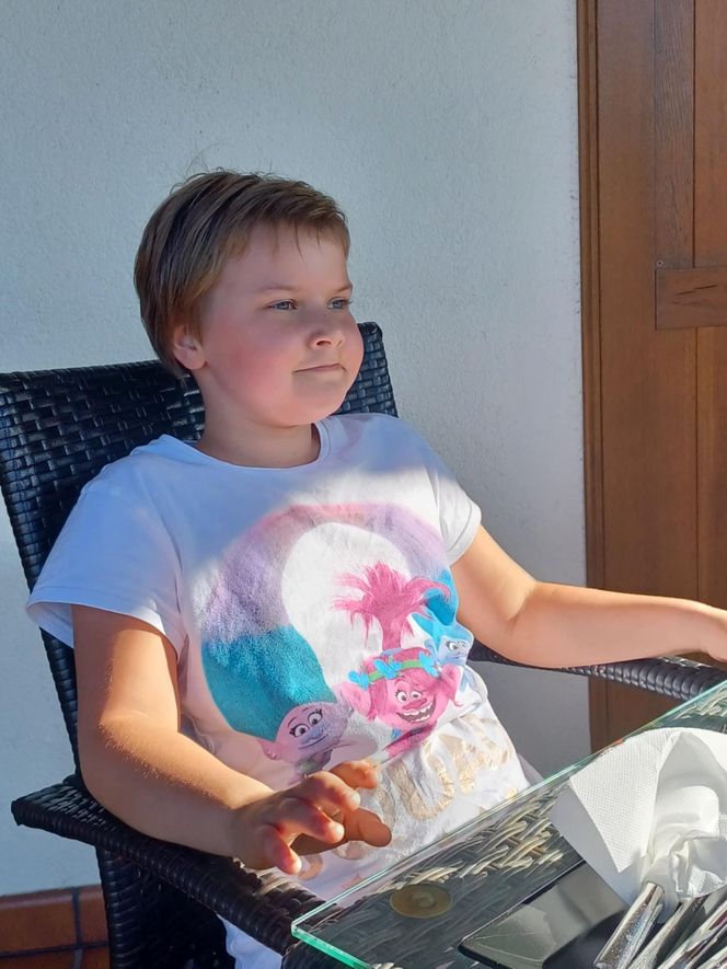 Krzyż runął na 5-letnią Marysię! Cudem przeżyła, a winnych wciąż brak