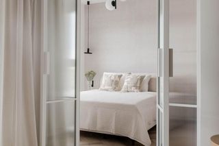 Kaszmirowy minimalizm w łódzkim mieszkaniu - projekt Martyna Midel