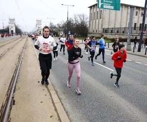 Bieg na Piątkę 2024, Warszawa - zdjęcia. Biegłeś? Szukaj się w galerii!