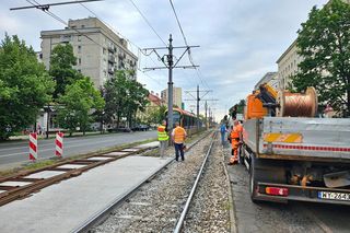 Wielka ofensywa Tramwajów Warszawskich. Tramwajarze remontują i budują jak szaleni