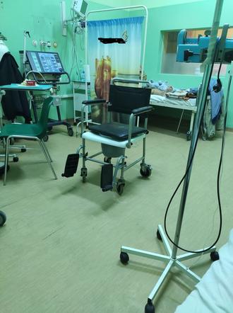Rzeczywistość covidowa w Bytomiu. Postawili na środku sali wózek inwalidzki z dziurą i tam kazali załatwiać się pacjentom. 