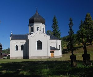 To dawna wieś królewska w Małopolsce. W pobliżu cerkwi wydobywano ropę naftową