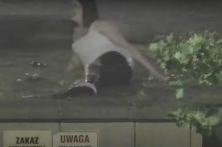 Rusałka ochoczo pluskała się w fontannie. Figle nie skończyły się dobrze