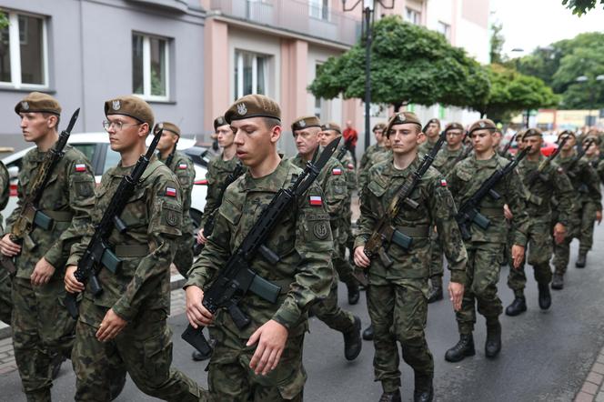 Przysięga wojskowa w Sosnowcu. Żołnierze przedefilowali przez miasto