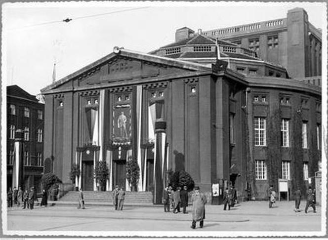 Katowice. Teatr Śląski. Uroczystości żałobne po śmierci Józefa Piłsudskiego, 1935 r.