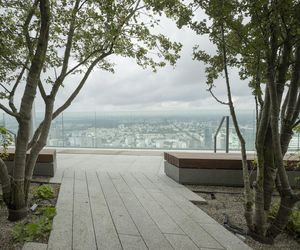 Widok z tarasu na Varso Tower
