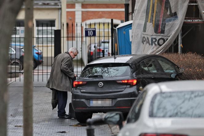 Ardanowski zaparkował jak na polu