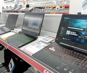 Black Friday 2025. Laptopy w promocyjnych cenach. Rabaty sięgają 70 proc., a najtańszy sprzęt kosztuje 499 zł