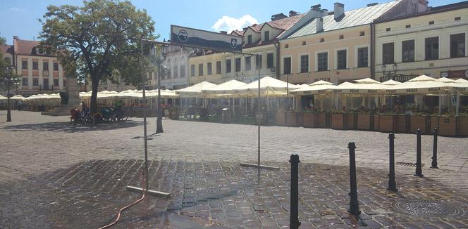 RZESZÓW. Szukacie ochłody? Znajdziecie ją na Rynku. Kurtyna wodna już działa!