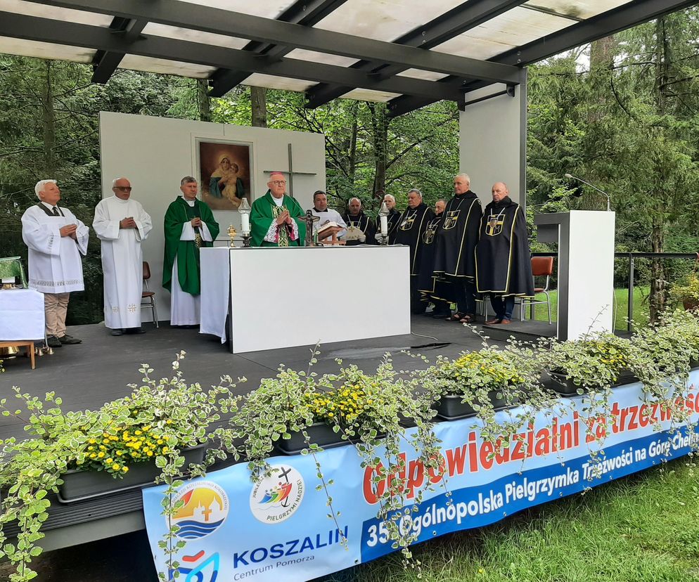 Mszy św. podczas Pielgrzymki Trzeźwości przewodniczył bp senior Edward Dajczak