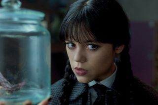 Wednesday. 3. sezon powstanie. Kiedy nowe odcinki trafią do Netflixa? Co się w nich wydarzy?