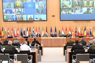 NATO szuka gwarancji bezpieczeństwa dla Ukrainy. Tajne rozmowy szefów obrony po wirtualnej naradzie