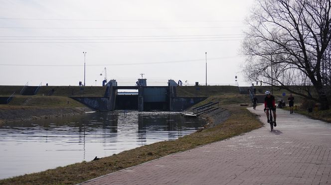 Wiosna rozgościła się w Lublinie! Mieszkańcy tłumnie ruszyli w niedzielę nad Zalew Zemborzycki, który otworzył Edward Gierek