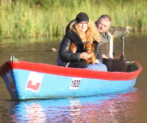 Katarzyna Piekarska odpoczywa na Mazurach w towarzystwie Bonda! To nie żart