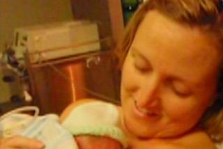 DOTYKIEM OŻYWIŁA SYNA