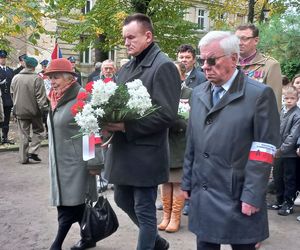 Zapalono znicze dla rozstrzelanych mieszkańców Leszna. W rocznicę tragicznych wydarzeń [ZDJĘCIA]