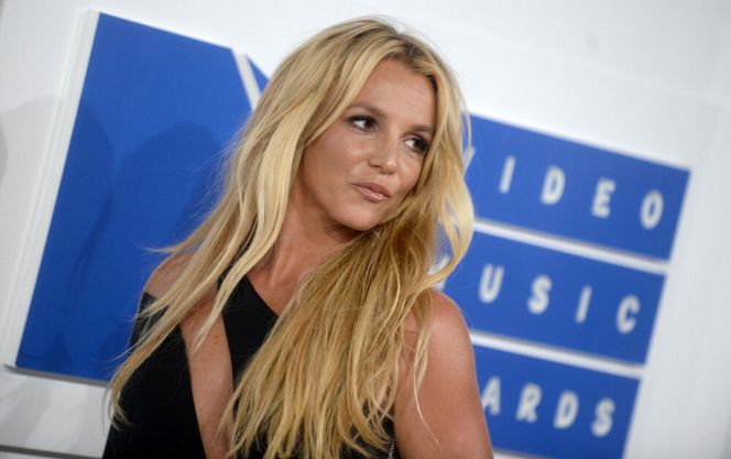 Britney Spears spaliła sobie twarz! Wypadek gwiazdy przy kominku