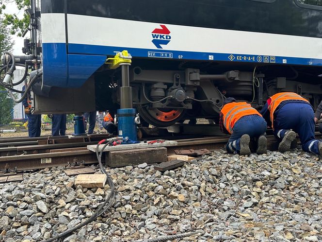 Paraliż komunikacyjny! Pociąg WKD wykoleił się w Grodzisku Mazowieckim