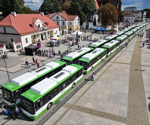 Zaprezentowano pierwsze 20 autobusów elektrycznych w Białymstoku. Od poniedziałku pojawią się na ulicach miasta [ZDJĘCIA]