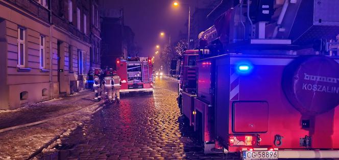 Pożar mieszkania przy ul. Fortecznej w Grudziądzu. Jedna osoba w szpitalu [ZDJĘCIA]