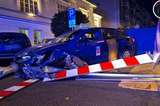 Warszawa. Śmiertelny wypadek w Śródmieściu. Taksówkarz nie żyje, dwie rowerzystki w szpitalu