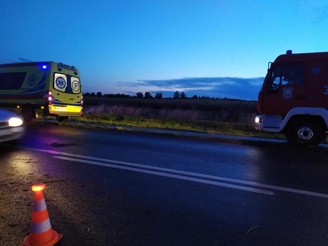 Groźny wypadek w powiecie bydgoskim! Auto wylądowało na dachu! [ZDJĘCIA]