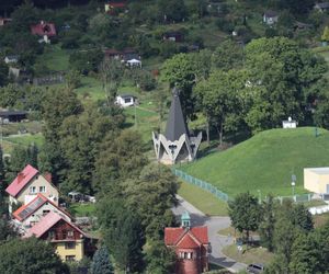 Obryw Skalny w Bardzie. Tutaj widoki zapierają dech w piersiach 