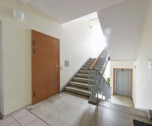 Jak poprawić izolacyjność akustyczną okien i drzwi? 