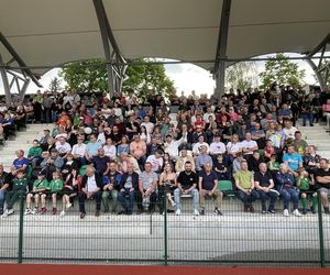 Kibice na otwarciu stadionu w Starachowicach