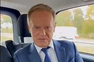 Donald Tusk jedzie samochodem bez zapiętych pasów 
