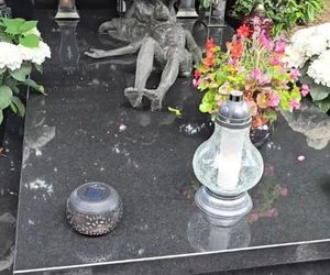 Złodziej na grobie syna Sylwii Peretti. Szok, co zabrał!