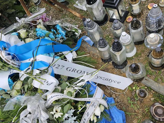 Kacper zginął, przygotowując murawę na mecz. Spoczął niedaleko stadionu 