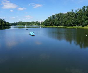 Napis I love Kielce obok Kieleckiego Centrum Kultury