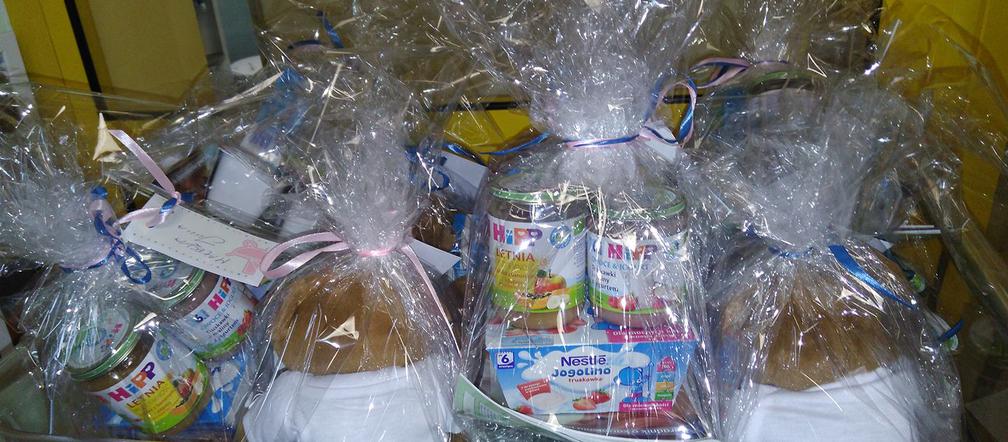 Rudzki szpital zaświecił na fioletowo. W piątek obchodziliśmy Światowy Dzień Wcześniaka [ZDJĘCIA]