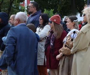 Salwy armatnie w centrum Lublina. Tak wyglądała inscenizacja historyczna na pl. Litewskim