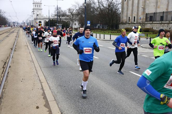 Bieg na Piątkę 2024, Warszawa - zdjęcia. Biegłeś? Szukaj się w galerii!