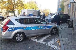 43-letni mężczyzna, który zaatakował siekierą ochroniarza i planował podpalić Sąd Okręgowy w Szczecinie usłyszał zarzuty