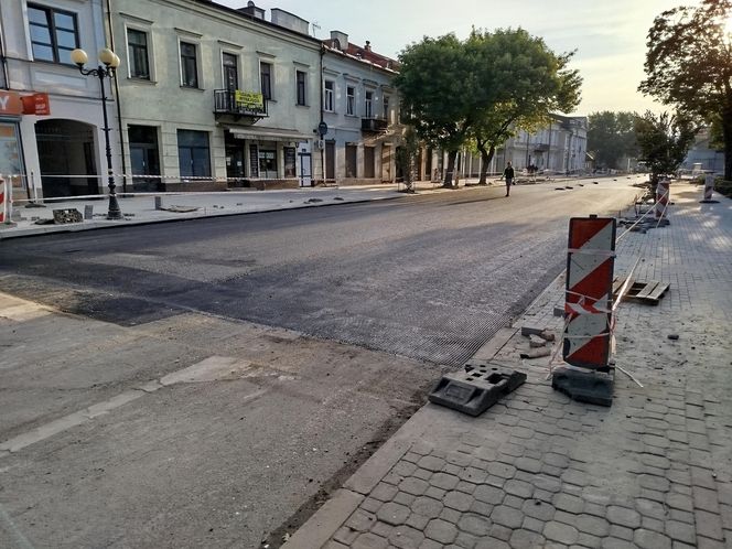 Siedlce: trwa budowa nowej nawierzchni na skrzyżowaniu ulic Piłsudskiego, Floriańskiej, Starowiejskiej i Kościuszki