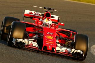 Formuła 1: Kibice mogli popsuć święto Vettela. O krok od tragedii [WIDEO]