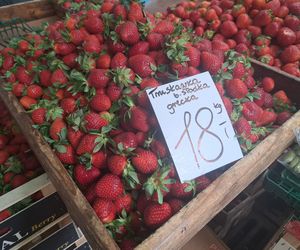 Ceny truskawek na Starym Kleparzu w Krakowie