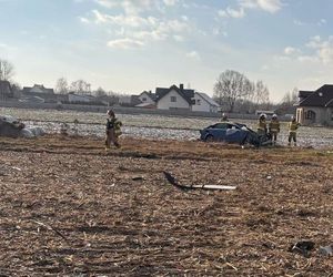 Wypadek w Dębowicy, auto dachowało