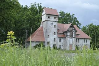 Zabytkowy dwór w Jankowie Pomorskim kolo Drawska Pomorskiego