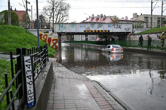 Potężne burze nad Podkarpaciem. Grad, wicher i potoki deszczu, jak w środku lata!