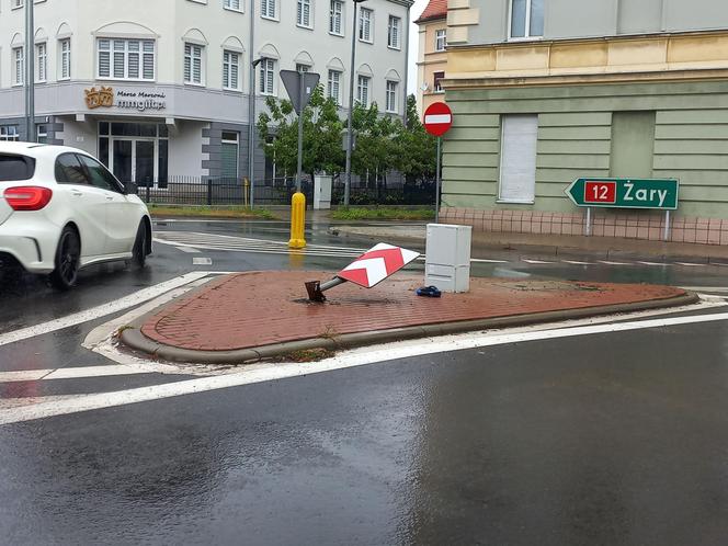 Rajd pijanego obcokrajowca przez Boszkowo. Uderzył w budynek