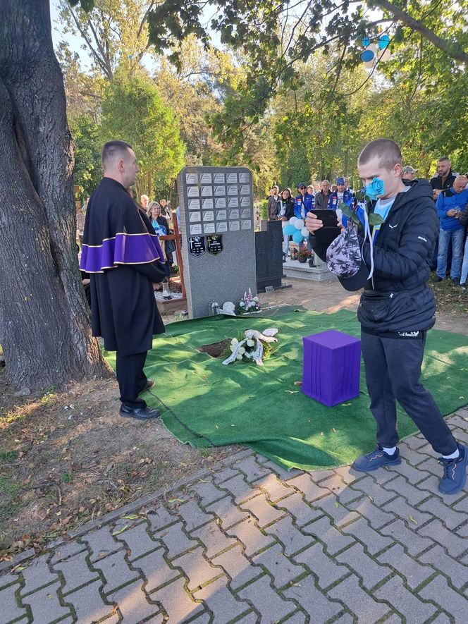 Tłum ludzi pożegnał "Taśmę". Był jednym z najwierniejszych kibiców Unii Leszno