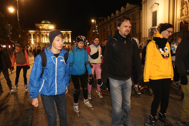 Nightskating. Warszawa na rolkach [Zdjęcia]