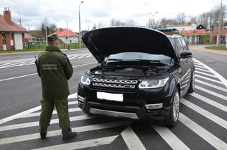 Skradziony w Rosji, a przewożony z Polski na Białoruś. Luksusowy Range Rover odnalazł się w Bobrownikach