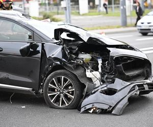 Dachowanie w Warszawie! Wcześniej na tej ulicy doszło do śmiertelnej masakry