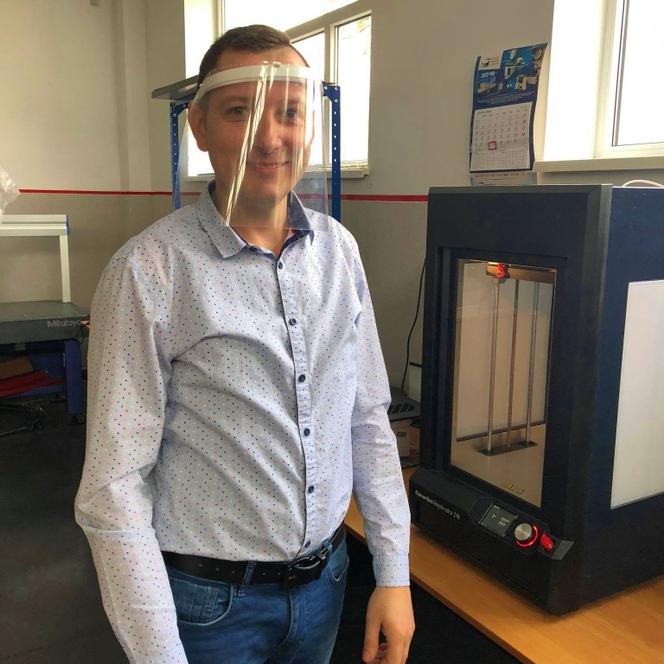 Drukująca przyłbice dla lekarzy