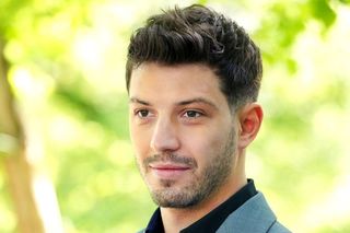 Barwy szczęścia, odcinek 3147: Justin napisze list pożegnalny do Reginy! Wyprowadzi się do Włoch na stałe i zakocha się w tajemniczej Oli?